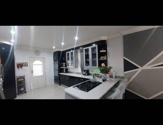 3 BEDROOM HOUSE FOR SALE IN SUNNYRIDGE